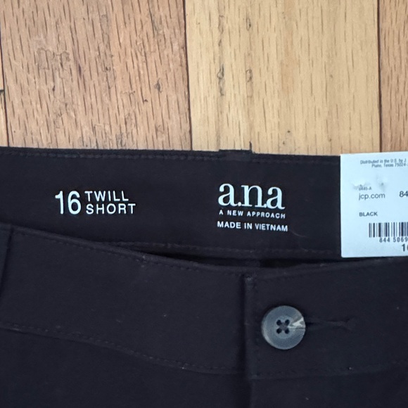 Ana | Twill Black Shorts | size 16 | 7” inseam | pockets | NWT - Picture 2 of 4